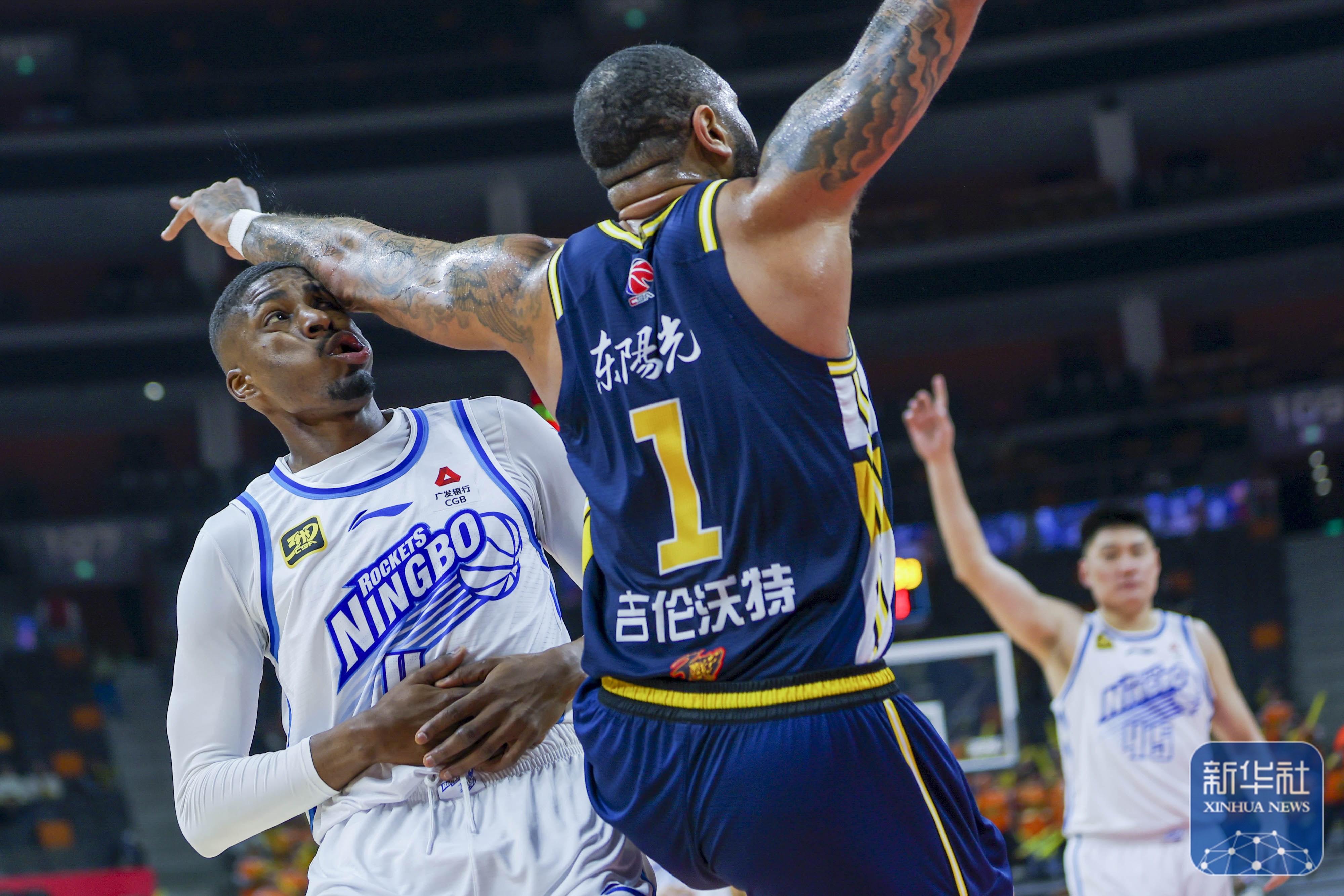 欧篮联今晨走向成谜，多伦多猛龙门线救险，气氛紧张，细节决定成败(多伦多猛龙球馆)