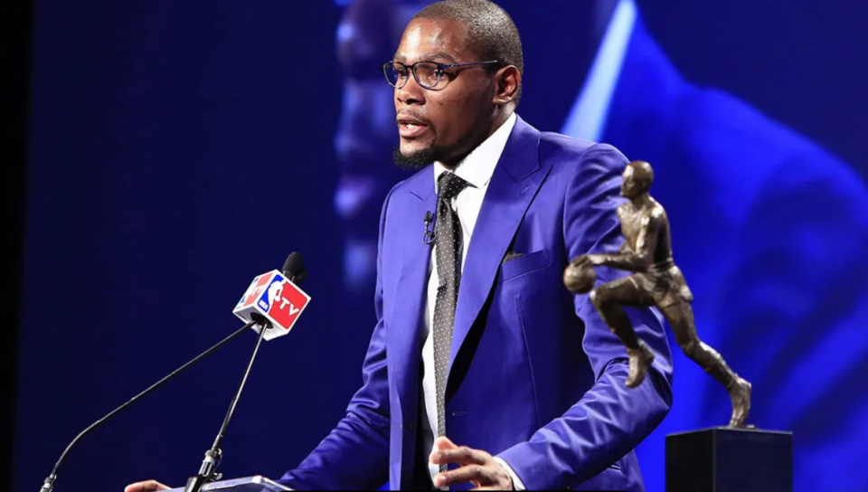 开云体育-杜兰特回归赛场，爆冷首场状态亮眼，老鹰观众沸腾！的简单介绍