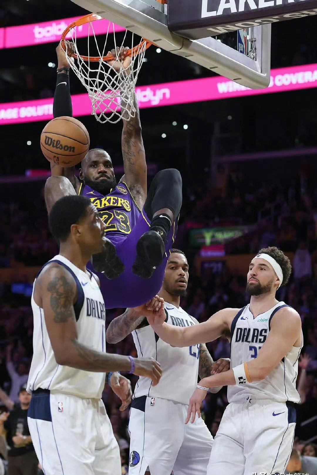 KAIYUN- 詹姆斯在独行侠比赛中突破纪录,败北引发热议的原因 