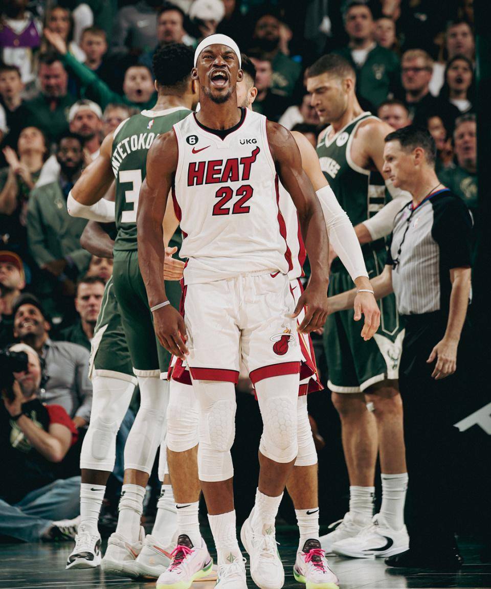 开云-字母哥在巴塞罗那比赛中连败，突破纪录引发热议！的简单介绍